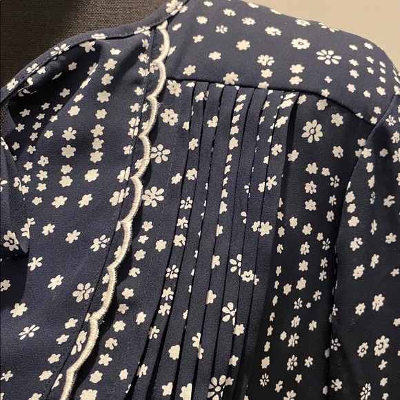 GAP Peasant Floral Pleated Pintuck Longsleeve Top Navy White Size S - Picture 5 of 11